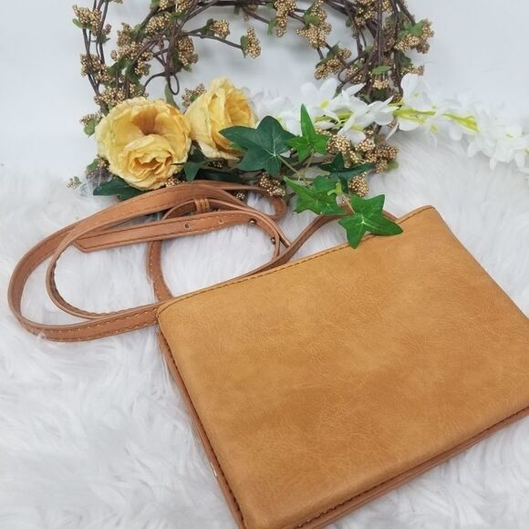 UNIVERSAL THREADS FAUX LEATHER CROSSBODY BAG - Picture 1 of 11